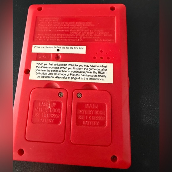 Red Pokémon Pokedex - Picture 3 of 5